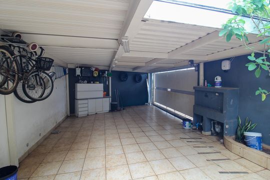Garagem de casa à venda com 3 quartos, 135m² em Vila Polopoli, São Paulo