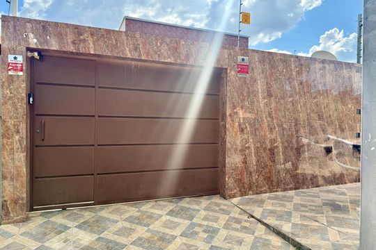 Fachada de casa à venda com 3 quartos, 776m² em Tropical, Contagem