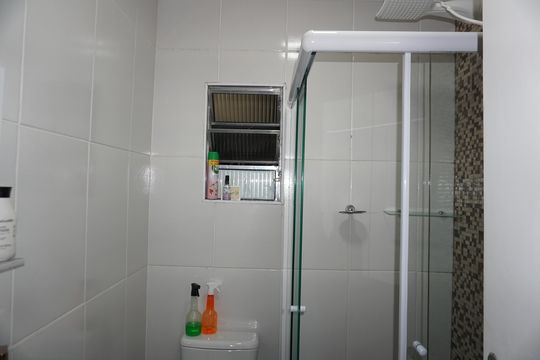 Banheiro de casa para alugar com 2 quartos, 80m² em Jardim São Bento, Embu das Artes