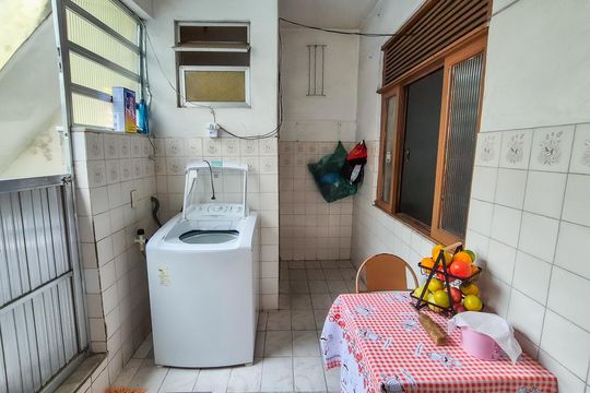 Cozinha  de casa à venda com 3 quartos, 200m² em Irajá, Rio de Janeiro