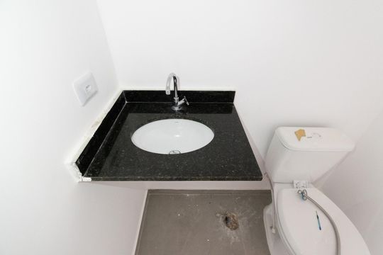 Banheiro  de apartamento à venda com 1 quarto, 32m² em Vila do Encontro, São Paulo