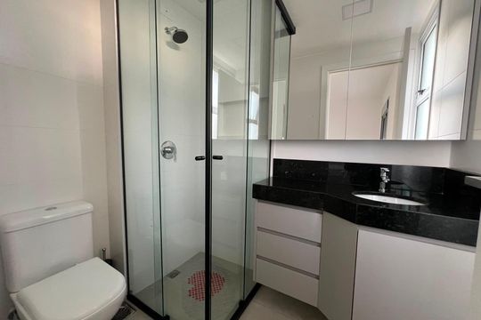 Banheiro de apartamento à venda com 1 quarto, 40m² em Barro Preto, Belo Horizonte