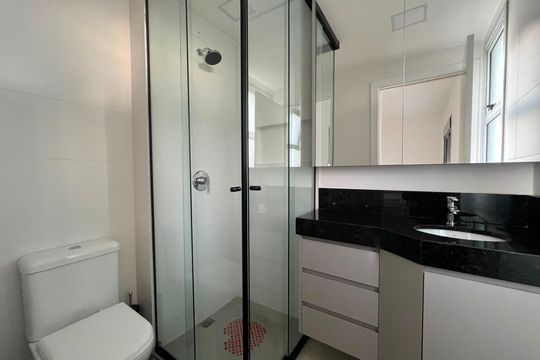 Banheiro de apartamento à venda com 1 quarto, 40m² em Barro Preto, Belo Horizonte