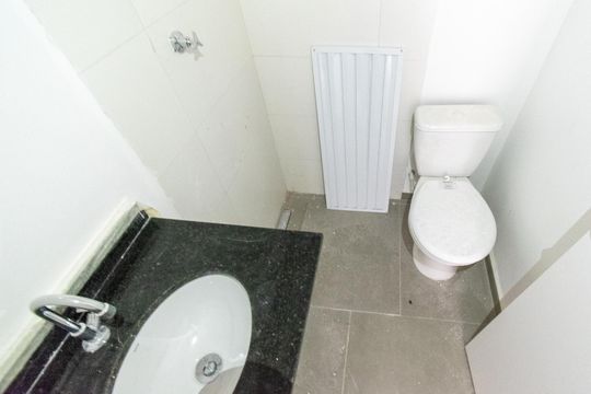 Banheiro social de apartamento à venda com 1 quarto, 33m² em Vila do Encontro, São Paulo