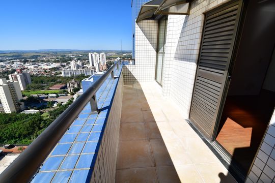 Quarto 4 - Suíte Sacada de apartamento para alugar com 4 quartos, 249m² em M. Santo Antônio, Campinas