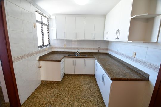 Cozinha de apartamento para alugar com 4 quartos, 249m² em M. Santo Antônio, Campinas