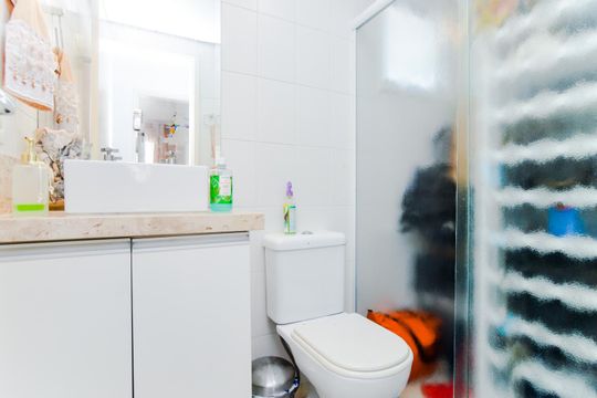 Banheiro Social de apartamento à venda com 2 quartos, 62m² em Vila Rosalia, Guarulhos