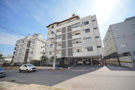 Fachada de apartamento para alugar com 2 quartos, 79m² em Abraão, Florianópolis