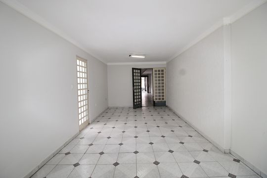 Salão de casa para alugar com 3 quartos, 239m² em Parque Savoy City, São Paulo