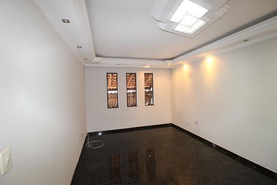 Sala de casa para alugar com 3 quartos, 239m² em Parque Savoy City, São Paulo