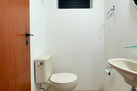 Lavabo de apartamento para alugar com 1 quarto, 54m² em Jardins, São Paulo