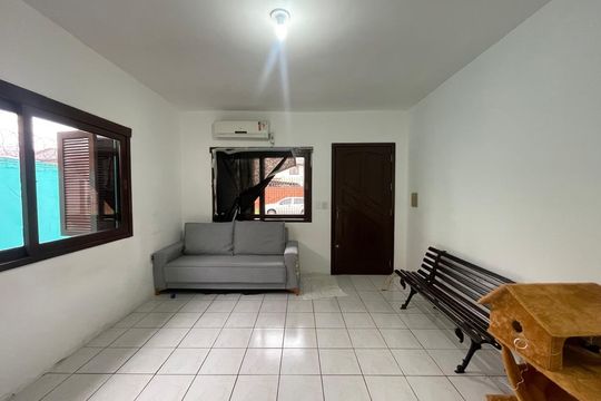 Casa à venda com 2 quartos, 76m² em Vicentina, São Leopoldo