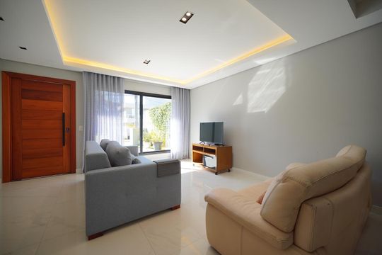 Sala de casa para alugar com 3 quartos, 140m² em Lagoa da Conceição, Florianópolis