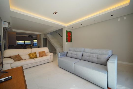 Casa para alugar com 3 quartos, 140m² em Lagoa da Conceição, Florianópolis