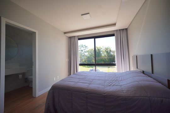 Suíte de casa para alugar com 3 quartos, 140m² em Lagoa da Conceição, Florianópolis