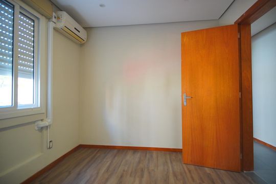 Quarto 3 de apartamento à venda com 3 quartos, 83m² em Jardim Itu, Porto Alegre