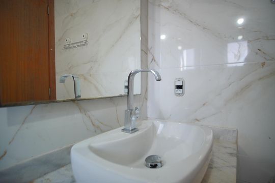 Banheiro da Suíte de apartamento à venda com 3 quartos, 83m² em Jardim Itu, Porto Alegre