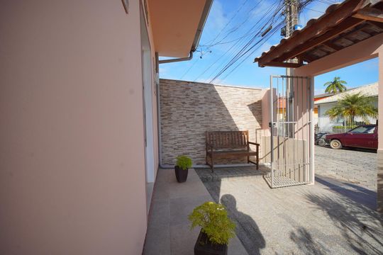 Área externa de casa para alugar com 1 quarto, 40m² em Forquilhinhas, São José