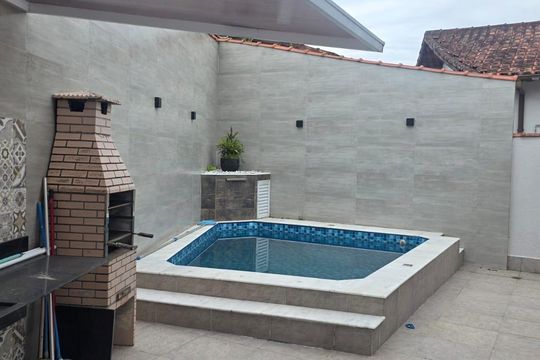 Área externa de casa para alugar com 3 quartos, 100m² em Solemar, Praia Grande