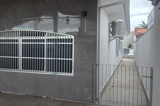 Área externa de casa para alugar com 3 quartos, 100m² em Solemar, Praia Grande