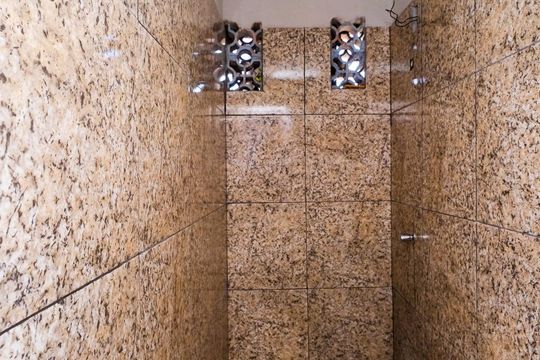 Banheiro de kitnet/studio para alugar com 1 quarto, 35m² em Coréia, Mesquita