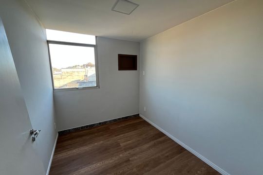  Quarto 1 de apartamento para alugar com 1 quarto, 30m² em Centro, Duque de Caxias