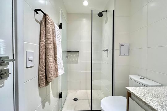 Banheiro de kitnet/studio para alugar com 1 quarto, 24m² em Vila Mascote, São Paulo
