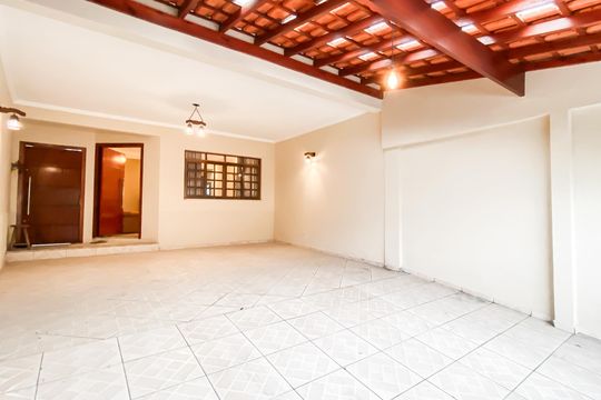 Garagem de casa à venda com 3 quartos, 140m² em Parque Boturussu, São Paulo