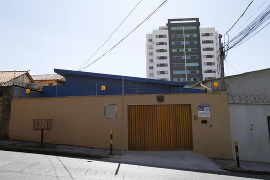 Fachada de casa à venda com 4 quartos, 310m² em Carlos Prates, Belo Horizonte