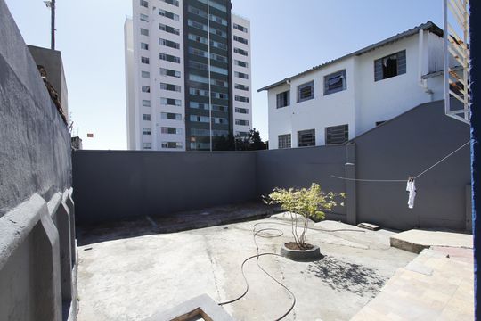 Quintal de casa à venda com 4 quartos, 310m² em Carlos Prates, Belo Horizonte