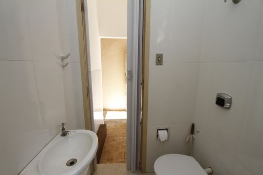 Banheiro de serviço de casa à venda com 4 quartos, 310m² em Carlos Prates, Belo Horizonte