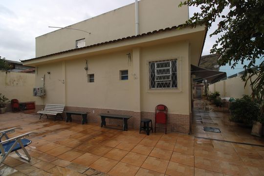 Fundos da casa de casa à venda com 3 quartos, 210m² em Taquara, Rio de Janeiro