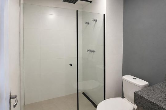 Banheiro de kitnet/studio à venda com 1 quarto, 23m² em Butantã, São Paulo