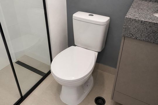 Banheiro de kitnet/studio à venda com 1 quarto, 23m² em Butantã, São Paulo