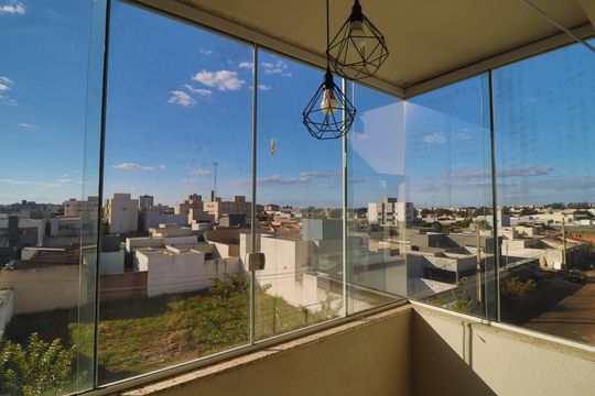 Sacada de apartamento para alugar com 2 quartos, 55m² em Novo Mundo, Uberlândia