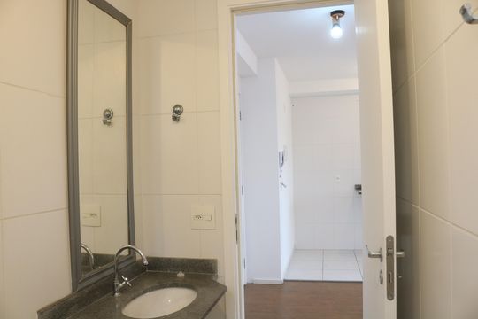 Banheiro de apartamento à venda com 1 quarto, 30m² em Água Branca, São Paulo