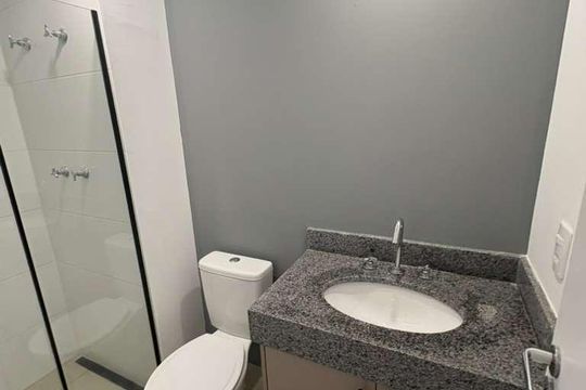 Banheiro de kitnet/studio à venda com 1 quarto, 23m² em Butantã, São Paulo