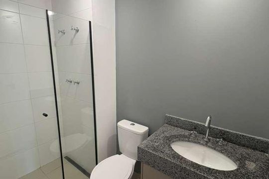 Banheiro de kitnet/studio à venda com 1 quarto, 23m² em Butantã, São Paulo