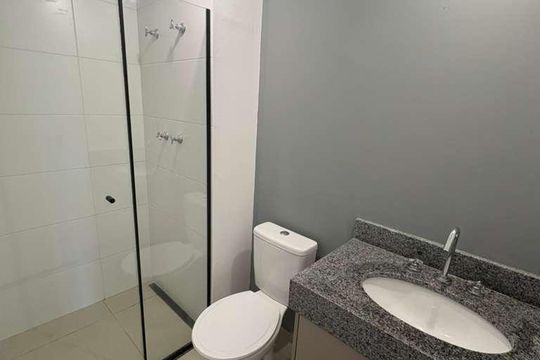 Banheiro de kitnet/studio à venda com 1 quarto, 23m² em Butantã, São Paulo