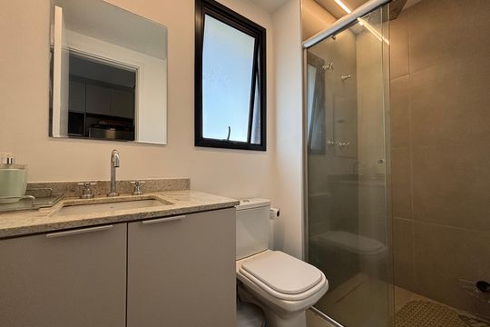 Banheiro de kitnet/studio para alugar com 1 quarto, 28m² em Vila Nova Conceição, São Paulo