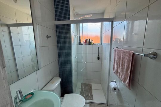 Banheiro de apartamento à venda com 2 quartos, 53m² em Jardim Miriam, São Paulo