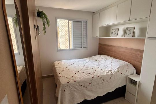 Quarto de apartamento à venda com 2 quartos, 45m² em Vila Tolstoi, São Paulo