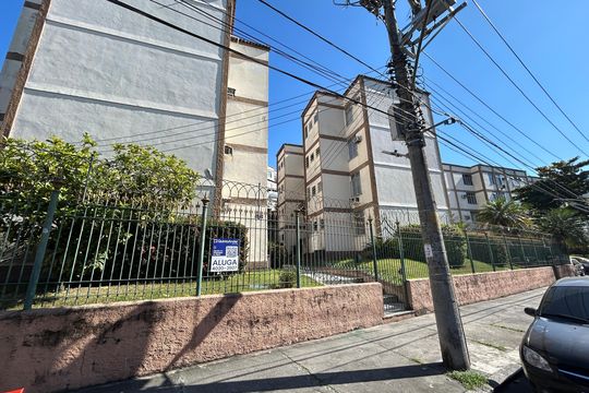 Fachada + placa de apartamento para alugar com 1 quarto, 45m² em Méier, Rio de Janeiro