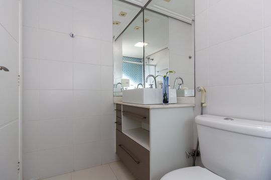 Banheiro social de apartamento à venda com 4 quartos, 193m² em Cidade Maia, Guarulhos