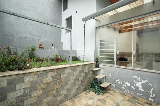 Quintal de casa à venda com 3 quartos, 210m² em Santa Terezinha, Santo André