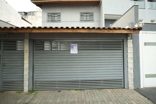 Fachada de casa à venda com 3 quartos, 210m² em Santa Terezinha, Santo André
