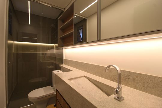 Banheiro da Suíte de apartamento à venda com 2 quartos, 63m² em Itaim Bibi, São Paulo