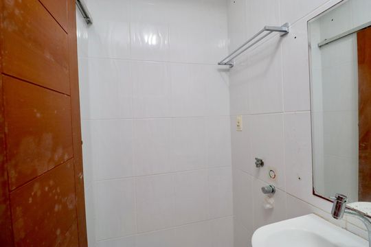 Banheiro de apartamento para alugar com 2 quartos, 55m² em Itapuã, Salvador