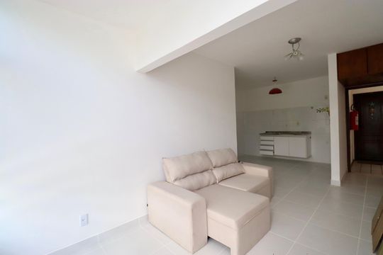 Sala  de apartamento para alugar com 2 quartos, 55m² em Itapuã, Salvador