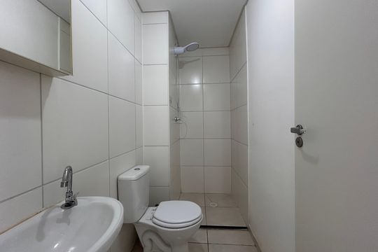 Banheiro de apartamento para alugar com 2 quartos, 34m² em Usina Piratininga, São Paulo